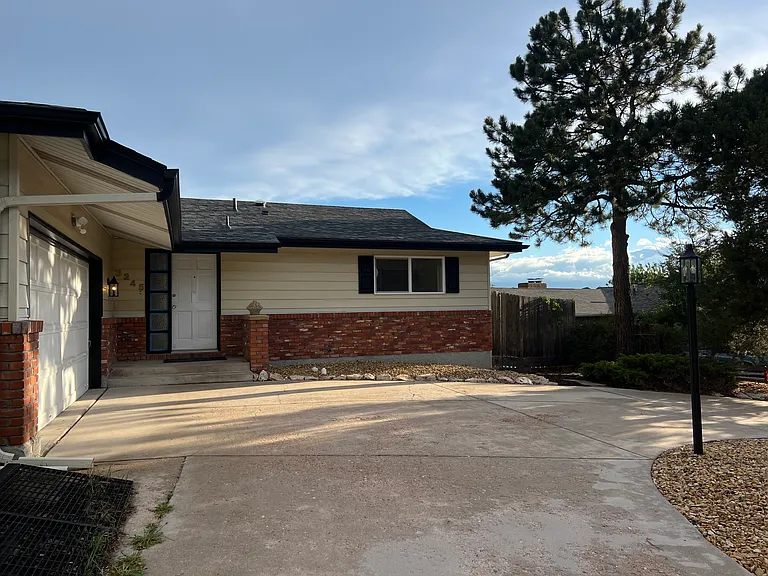 3245 Montebello Dr W — Photo 32