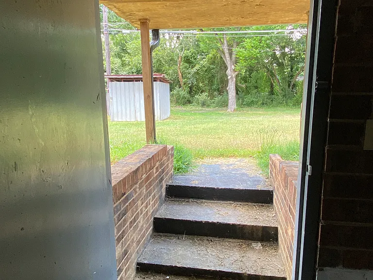 1128 Ava St — Photo 11