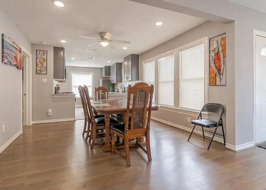 3 bed, 2.0 bath, 1445 sqft, $2,400 — Photo 4