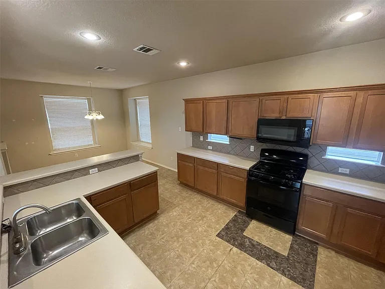 1211 Peyton Pl — Photo 8