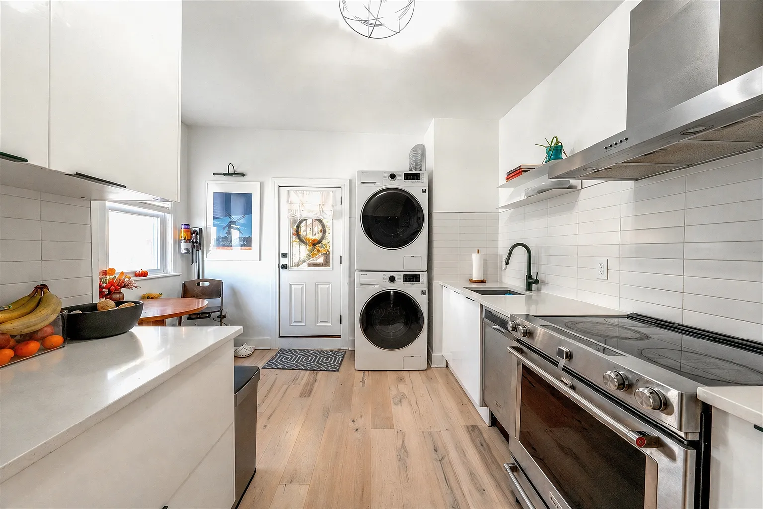2 bed, 1050 sqft, $2,550 — Photo 2