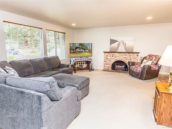 4th image of 22309 36th Ave W