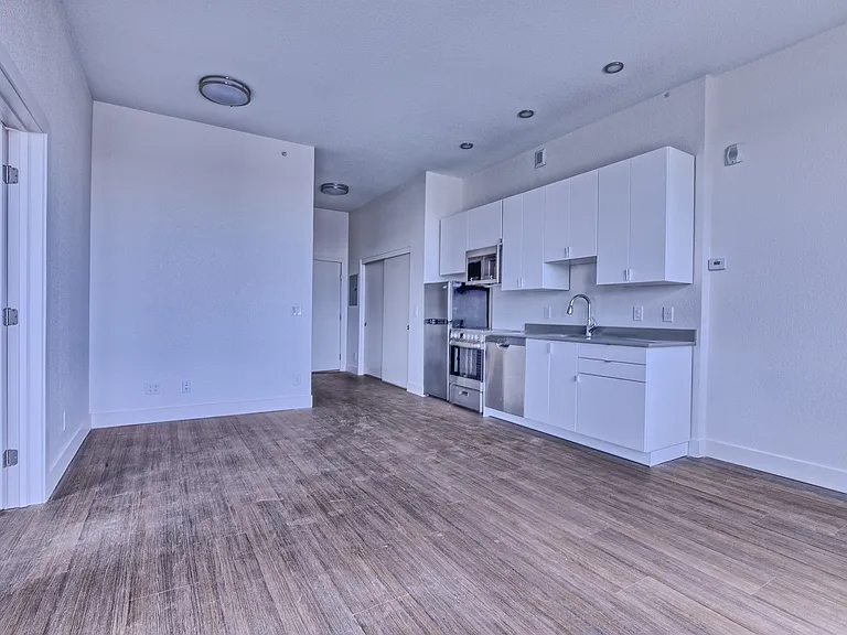 Sloan's Place Apartments — Photo 12