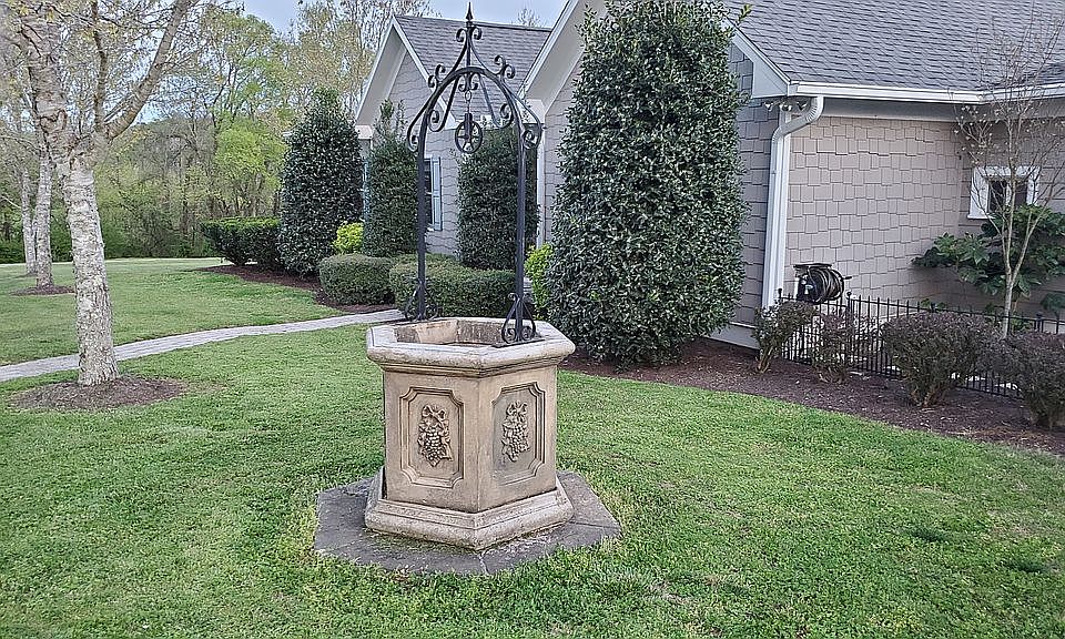 Hnd dug well-1917 - Top new