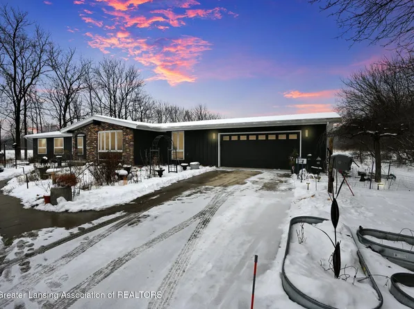 1615 E Haslett Rd, Williamston, MI 48895
