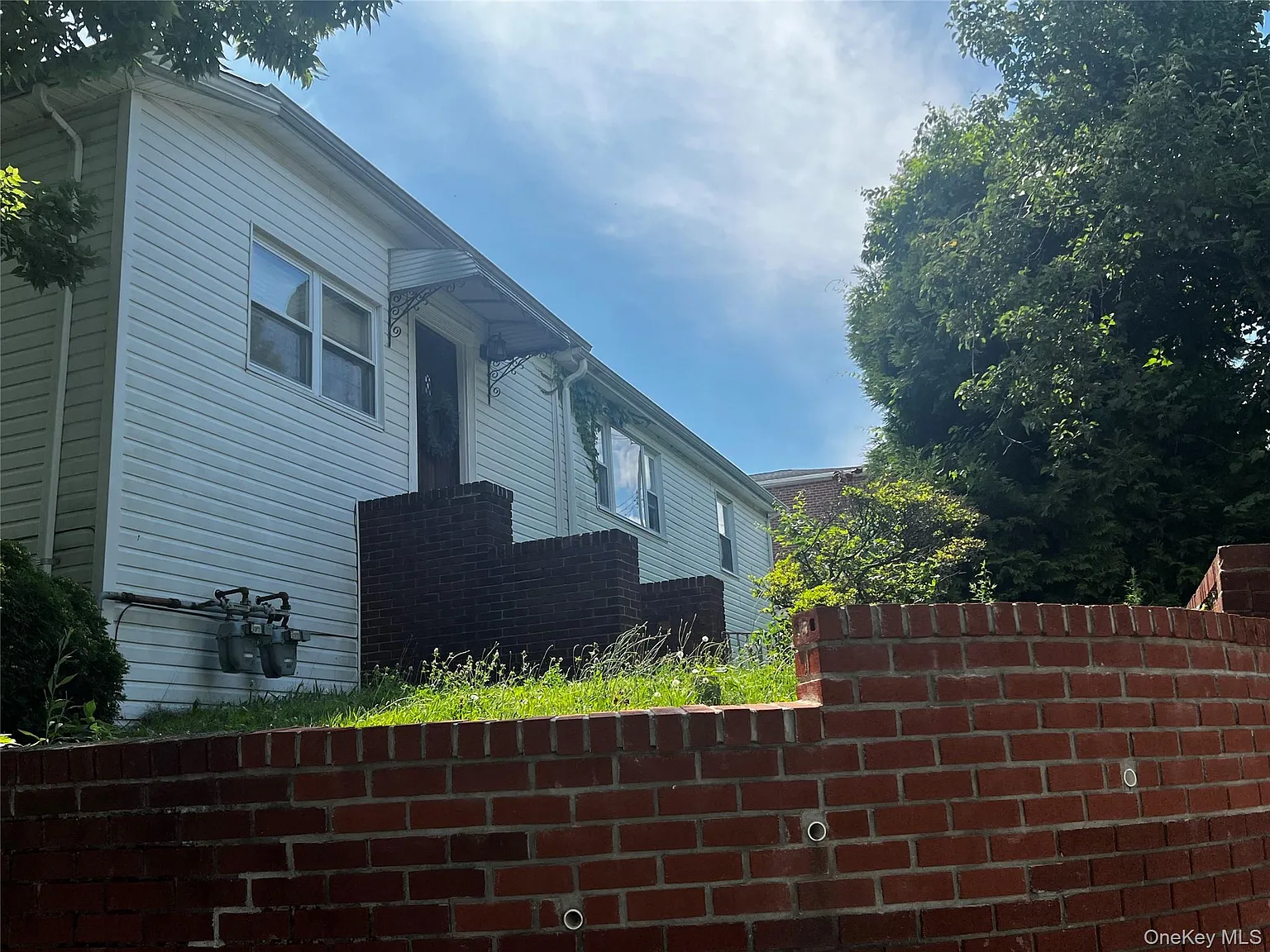 3 bed, 2.0 bath, 2318 sqft, $4,850 — Photo 2