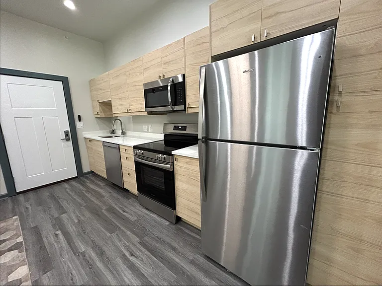 50 E Utica St #1A — Photo 3
