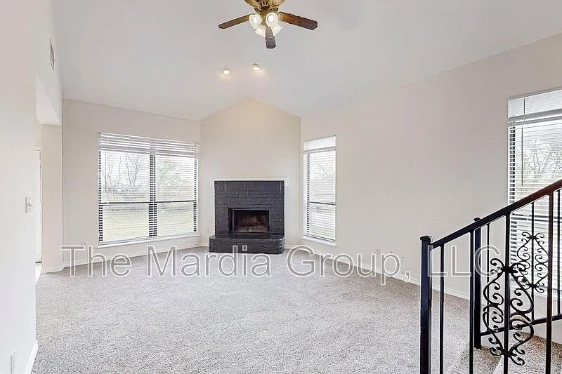 3 bed, 2.5 bath, 1378 sqft, $1,750 — Photo 1
