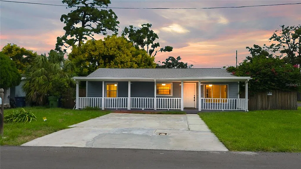 3 bed, 2.0 bath, 1378 sqft, $2,500 — Photo 2