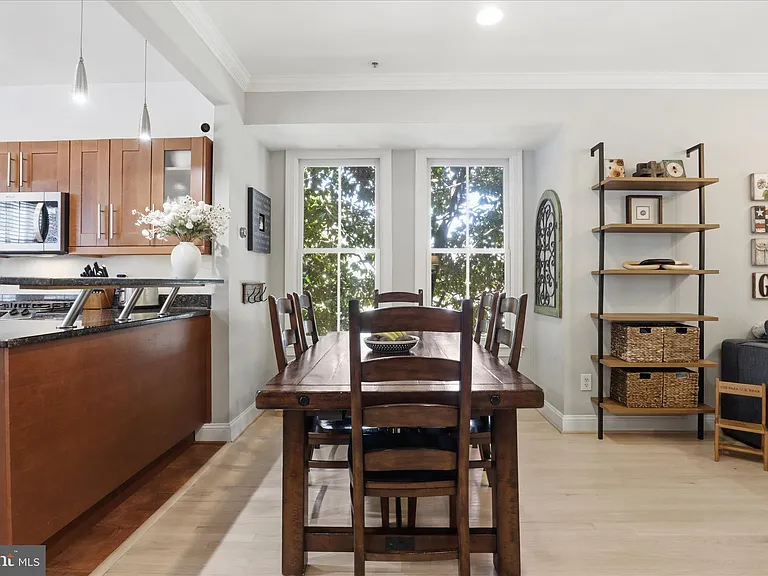 301 S Henry St — Photo 18