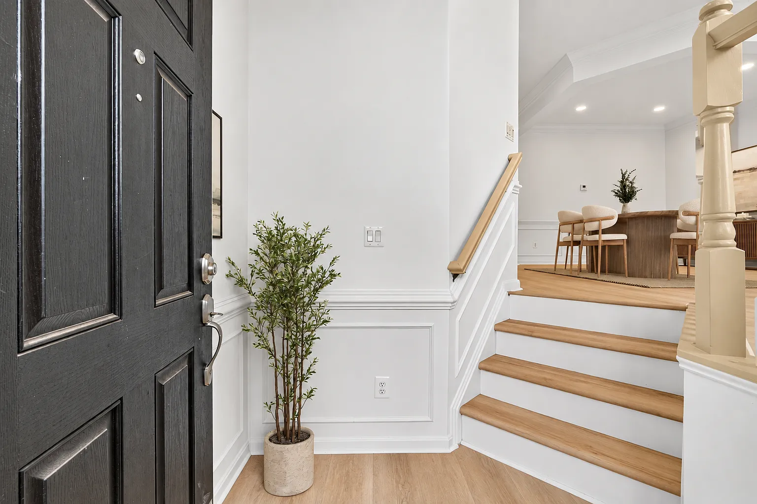 4 bed, 2406 sqft, $4,195 — Photo 3