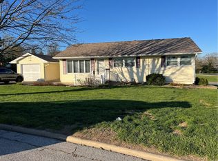 20 Glenview Dr, Decatur, IL 62521