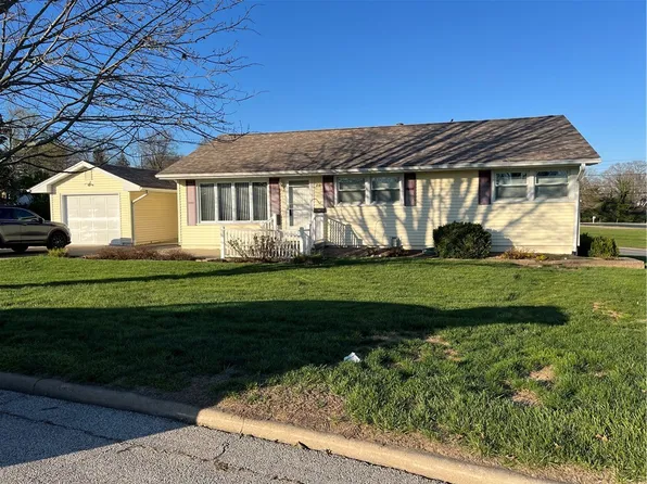 20 Glenview Dr, Decatur, IL 62521