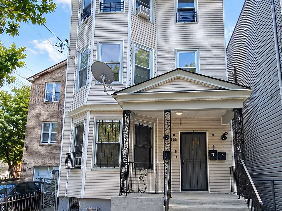 655 S 19th St #2