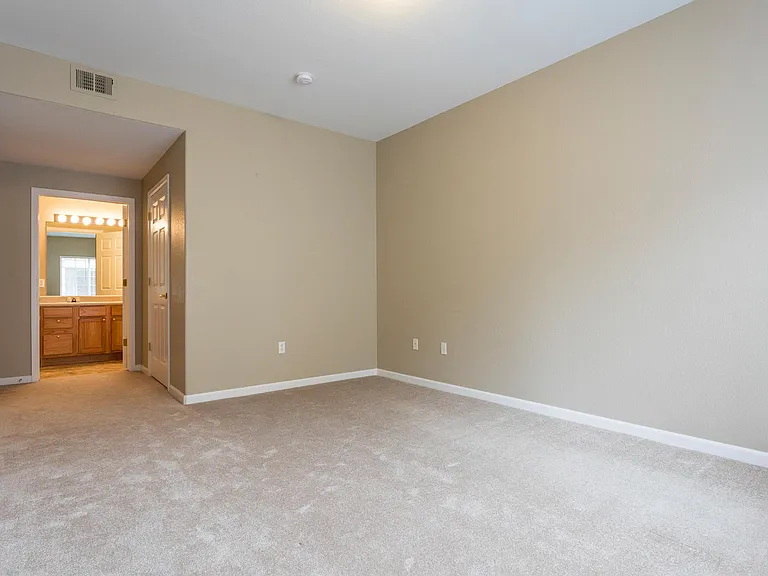 10030 E CAROLINA DR 103 DENVER-large-018-023-Master Bedroom-1500x1000-72dpi_07112024