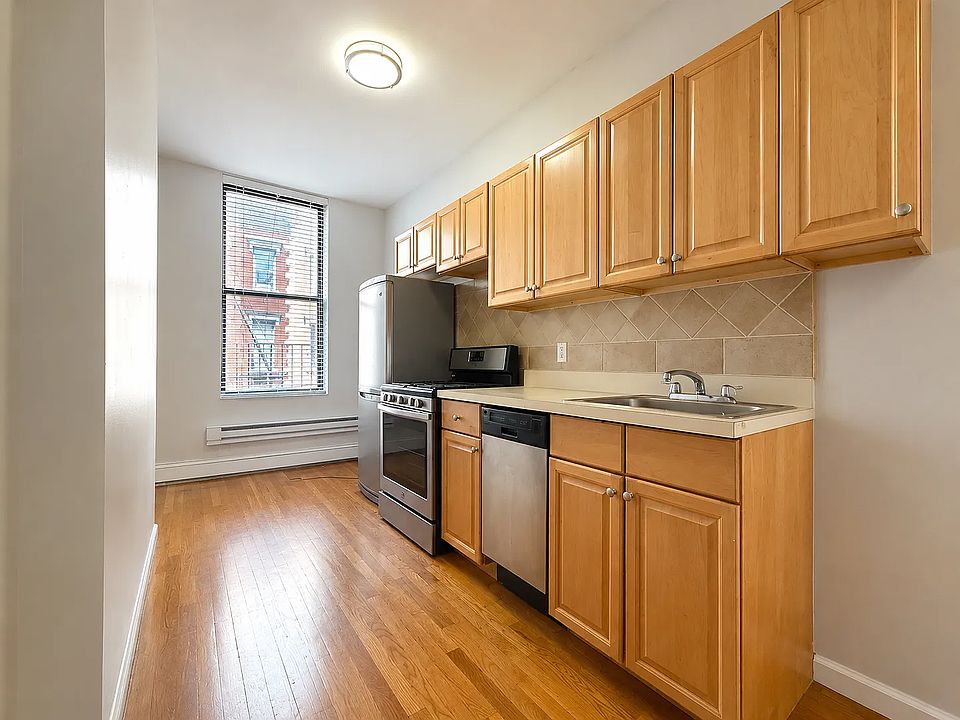 2nd image of 4 Bleecker St #3