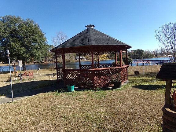 3rd image of 705 W Emerald Lake Dr