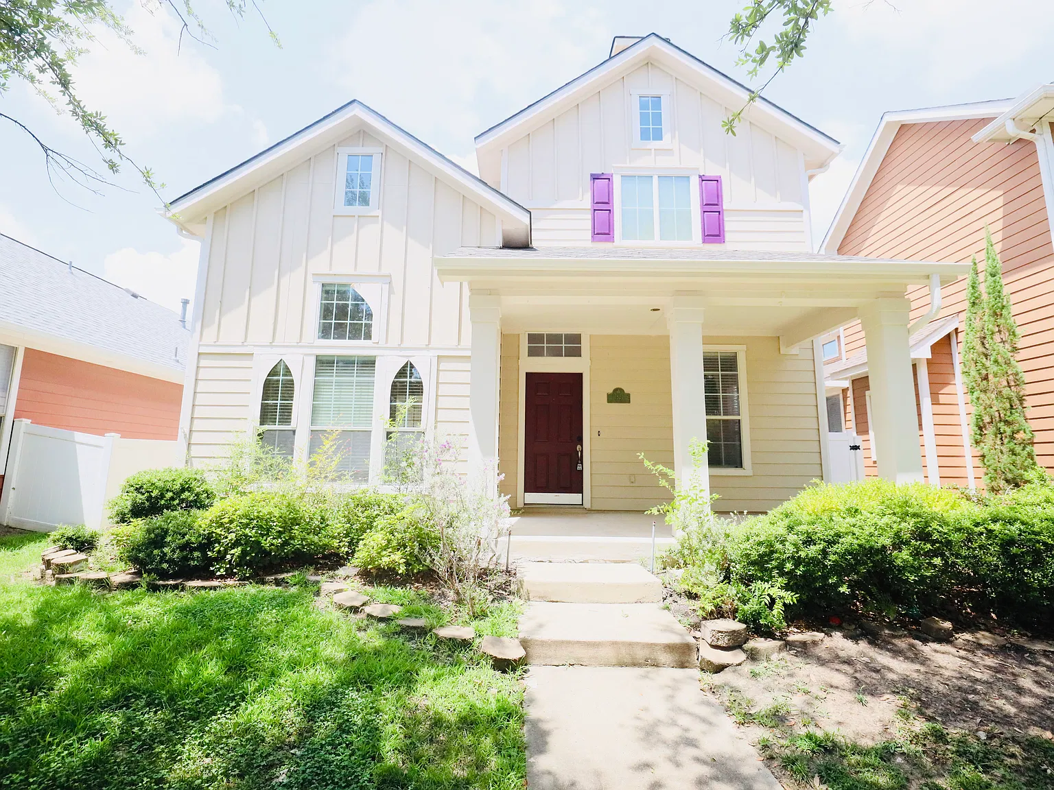 4 bed, 2.5 bath, 2420 sqft, $2,400 — Photo 1