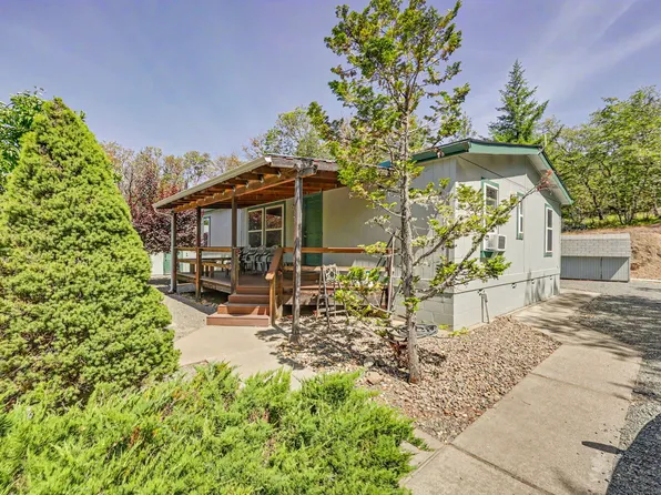 5121 Cloverlawn Dr, Grants Pass, OR 97527