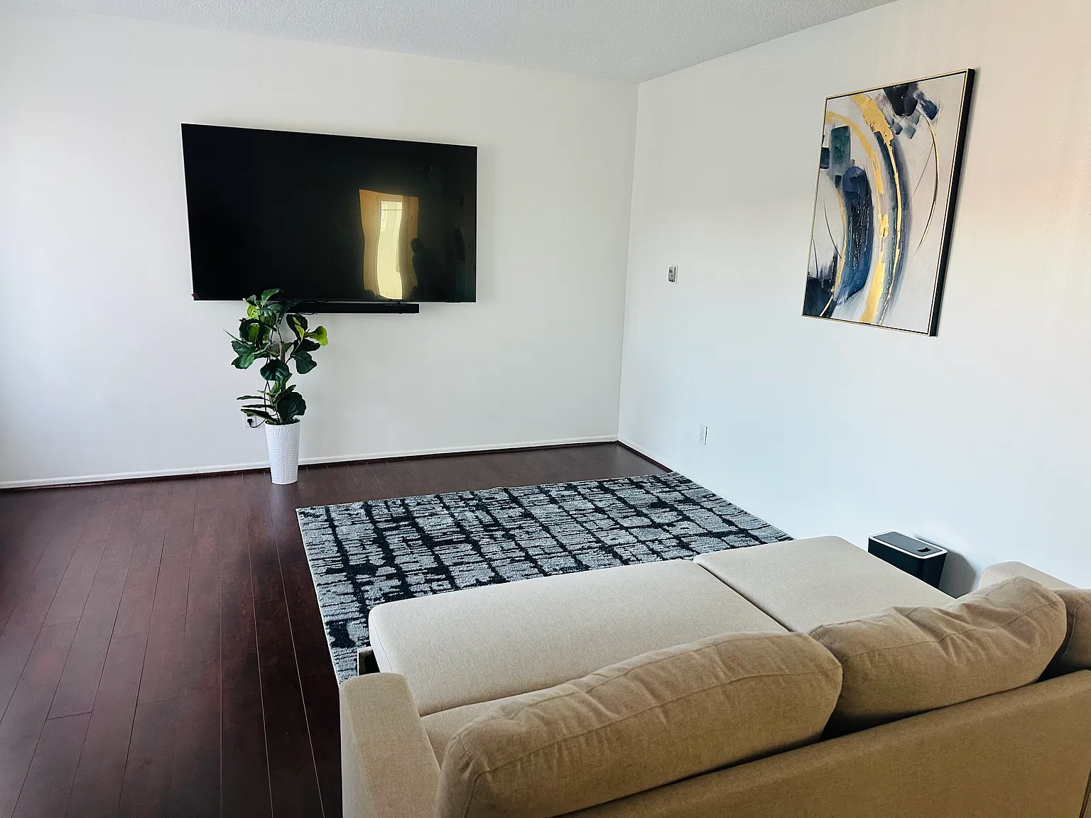1 bed, 1100 sqft, $2,295 — Photo 2