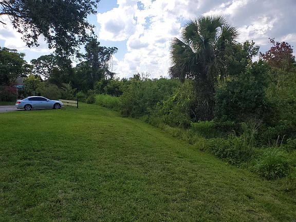 4th image of 1601 SE Kestwick Court