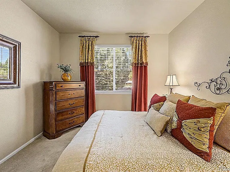 3 bed, 4172 sqft, $3,490 — Photo 3