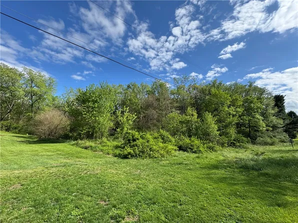 690 Gun Club Rd N, Uniontown, PA 15401