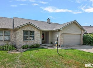26 Hawks Nest, Chatham, IL 62629