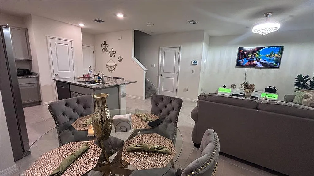 3 bed, 2.5 bath, 1551 sqft, $2,195 — Photo 4