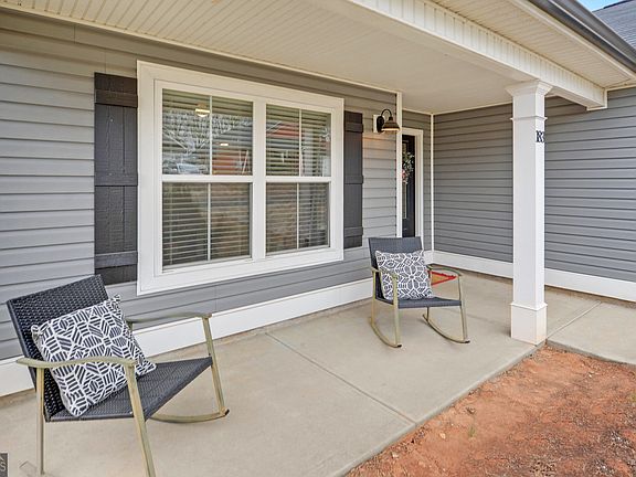 4th image of 183 Crestview Dr