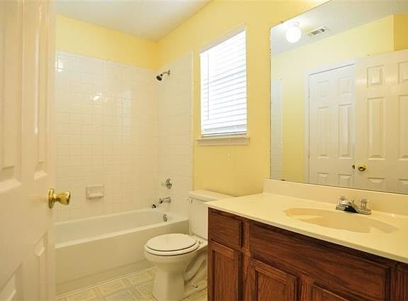 2nd image of 4511 Buena Vista Ln