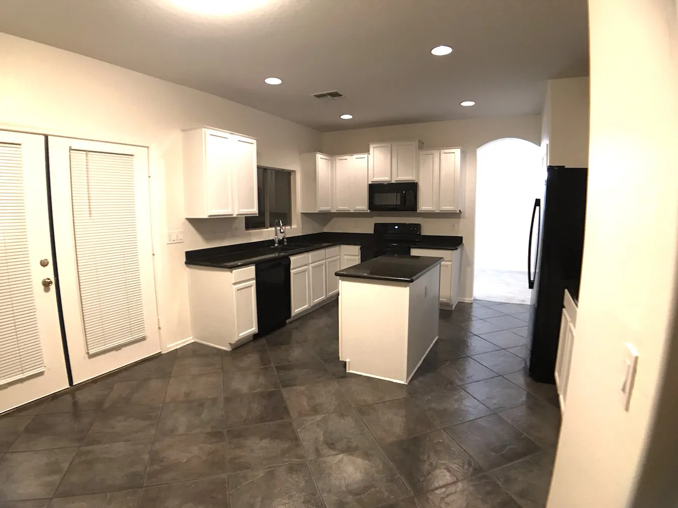 4 bed, 2950 sqft, $2,895 — Photo 4