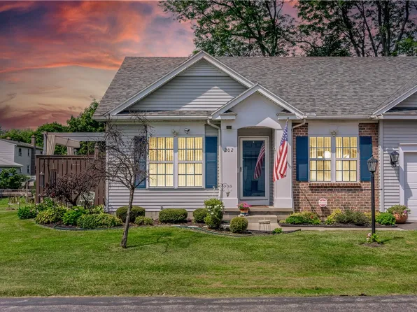 202 Twin Pines Ct, Rochester, NY 14616