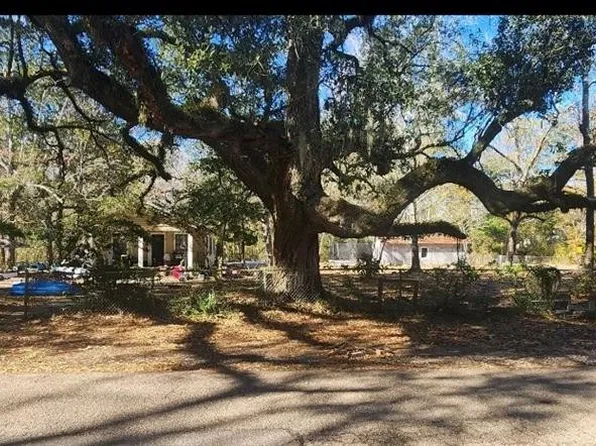 738 Foy St, Mandeville, LA 70448