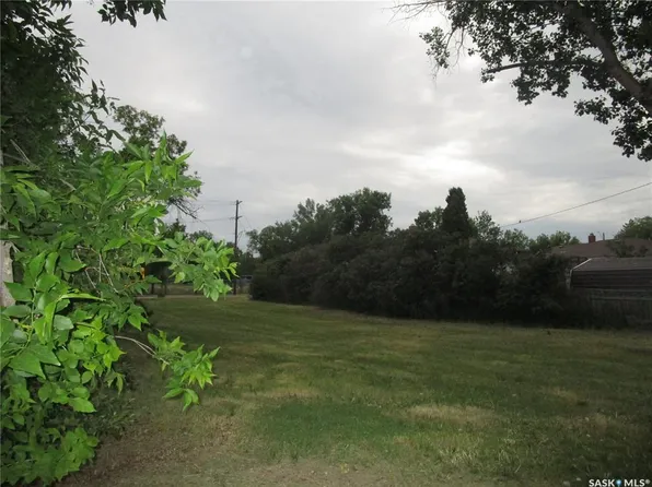 221 7th AVENUE, Assiniboia, SK S0H 0B0