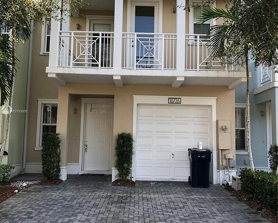 1st image of 10726 NW 76th Ln