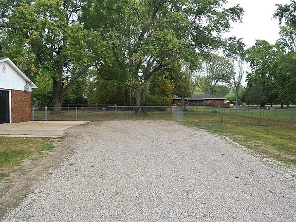 3rd image of 143 Harrison Ln