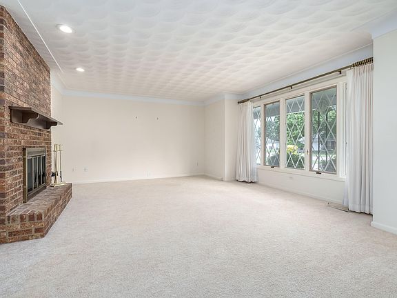3rd image of 2613 Hemlock Ave