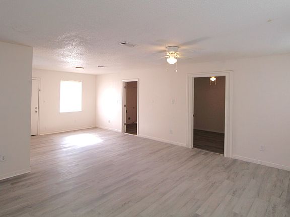 4th image of 2217 Kingfisher Way