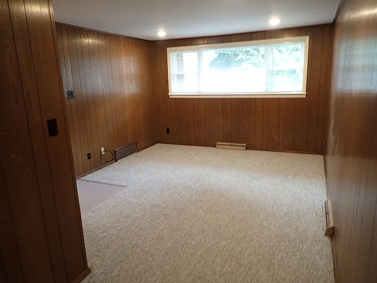 131 Jarvis Cir — Photo 17