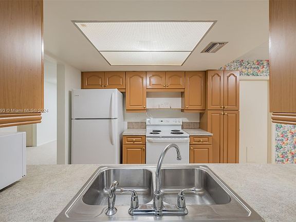 4th image of 4509 Mainland Dr