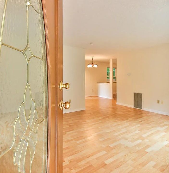1st image of 10526 160th Ave NE
