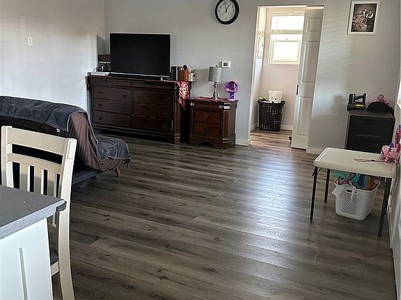 3rd image of 25226 Court St