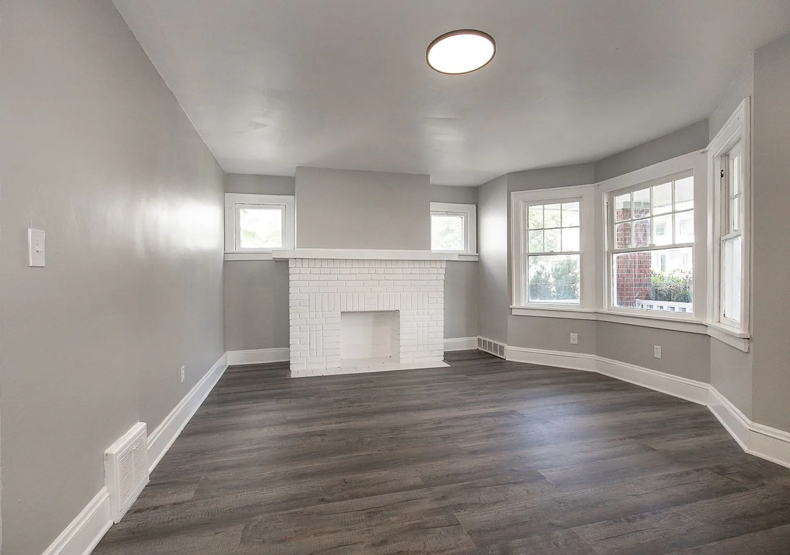 4772 E 90 — Photo 1