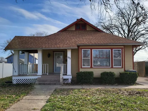 107 W 4th St, Solomon, KS 67480