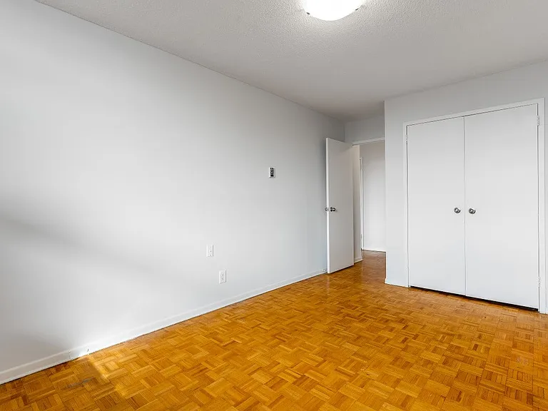 411 Duplex Ave — Photo 8