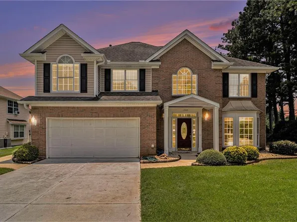 1900 Green Oak Cir, Lawrenceville, GA 30043