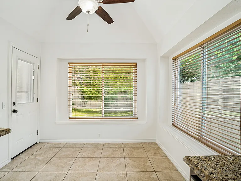5905 Sandalwood Dr — Photo 20