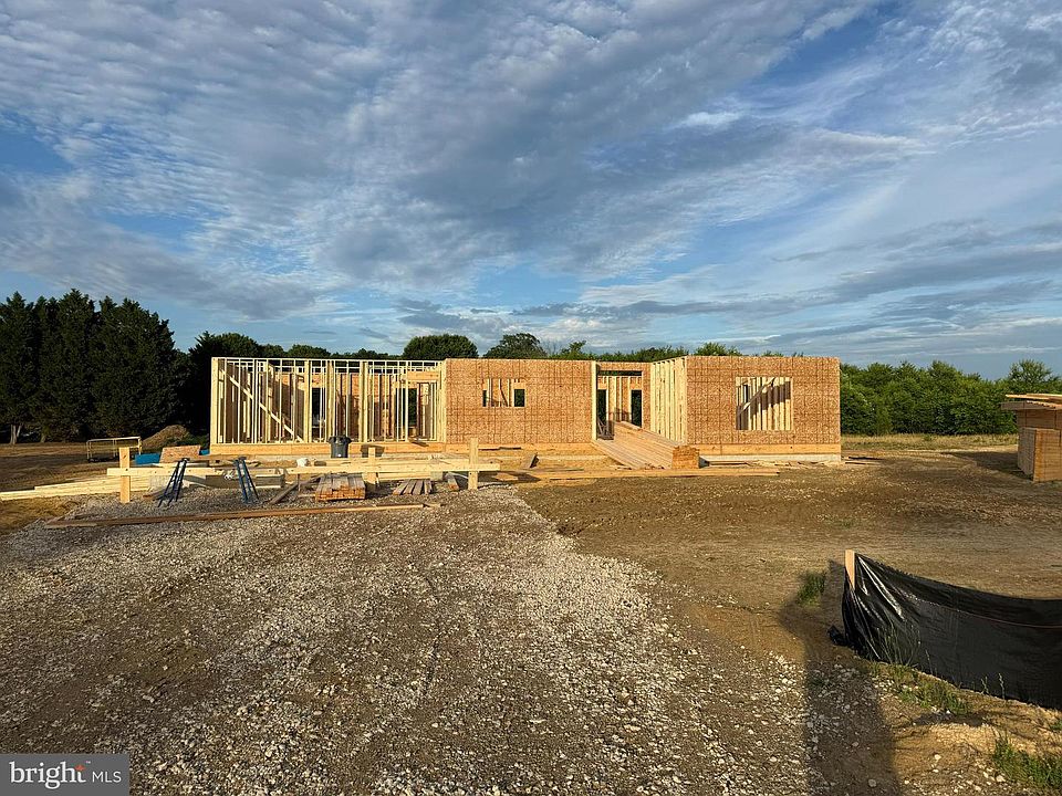 1st image of 302 Greenbrook Dr