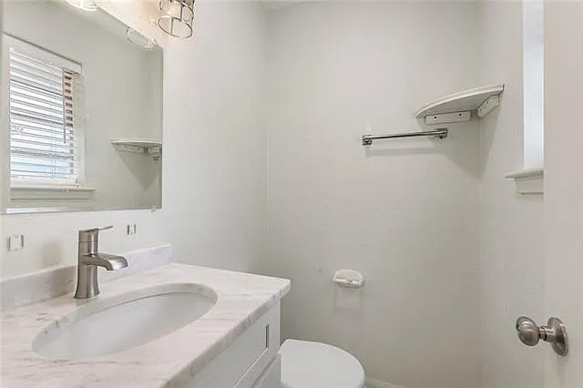209 W Hickory St — Photo 7